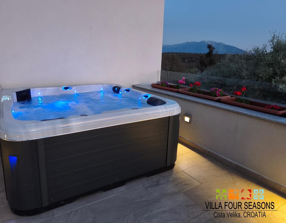 Hot Tub, View (from property/room), Balcony/Terrace, Mountain view, Sunset