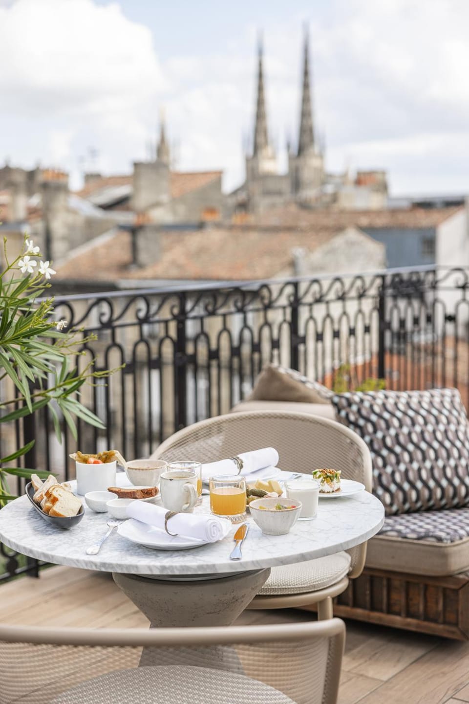 Property building, Balcony/Terrace, Breakfast