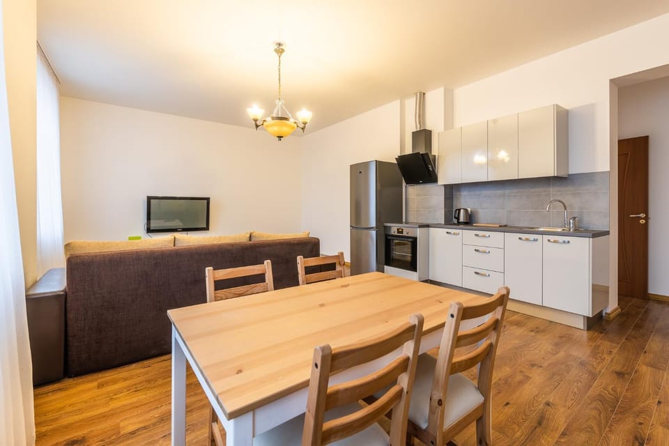 TV and multimedia, Kitchen or kitchenette, Living room, Seating area, Dining area, pet friendly, stove