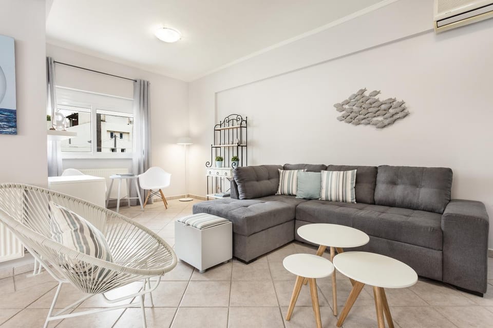 Photo of the whole room, Decorative detail