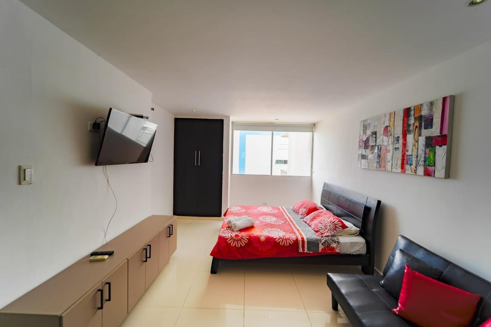 Bed, TV and multimedia, View (from property/room), Photo of the whole room, Bedroom, City view, air conditioner
