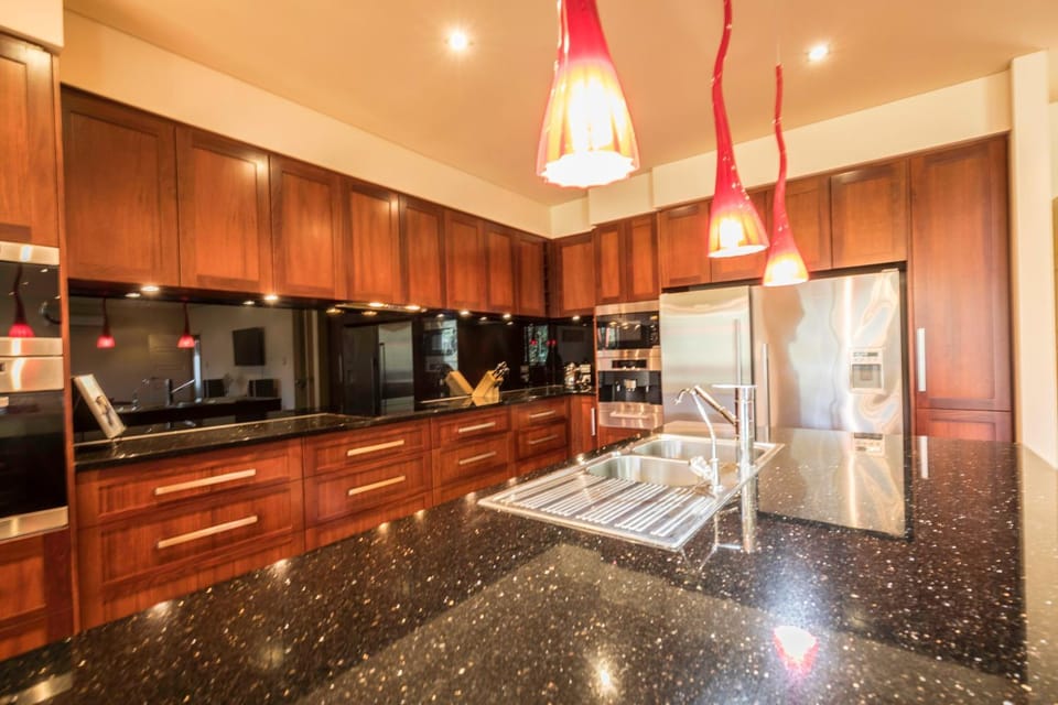 Kitchen or kitchenette, Communal kitchen