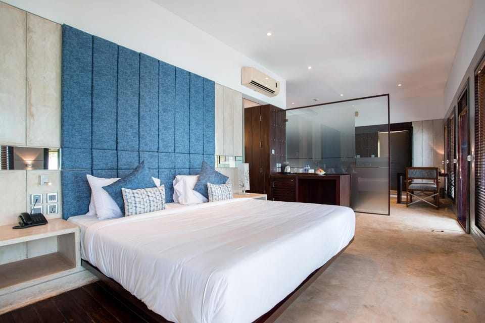 Photo of the whole room, Bedroom, air conditioner