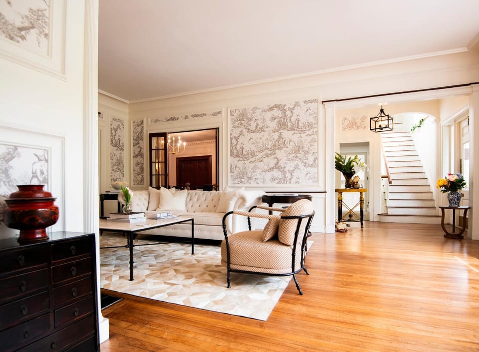 Living room, Photo of the whole room, Decorative detail