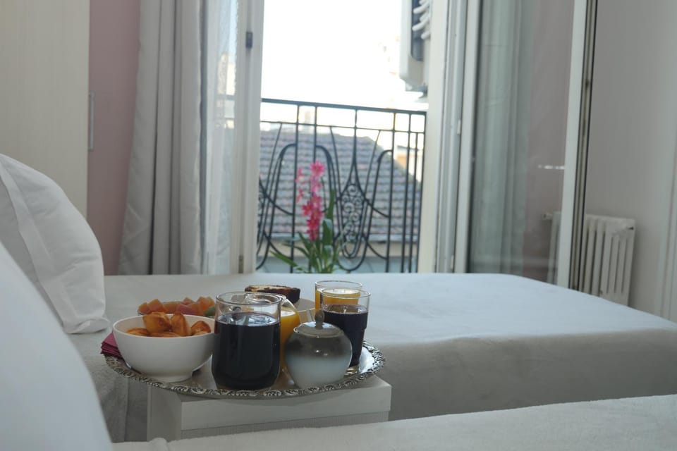 Staff, Staff, Winter, Decorative detail, On site, City view, Street view, Drinks, Non alcoholic drinks, Sunset