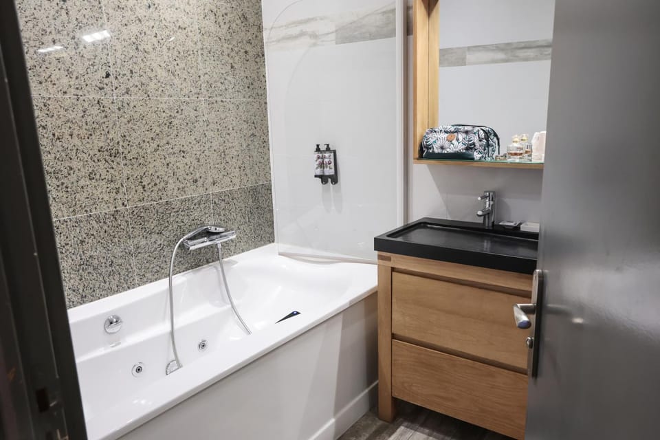 Bathroom, Bath
