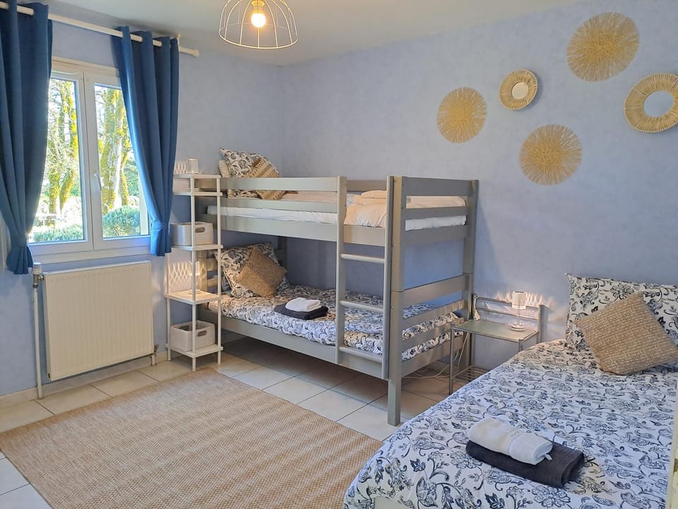 Bed, Photo of the whole room, Bedroom, bunk bed