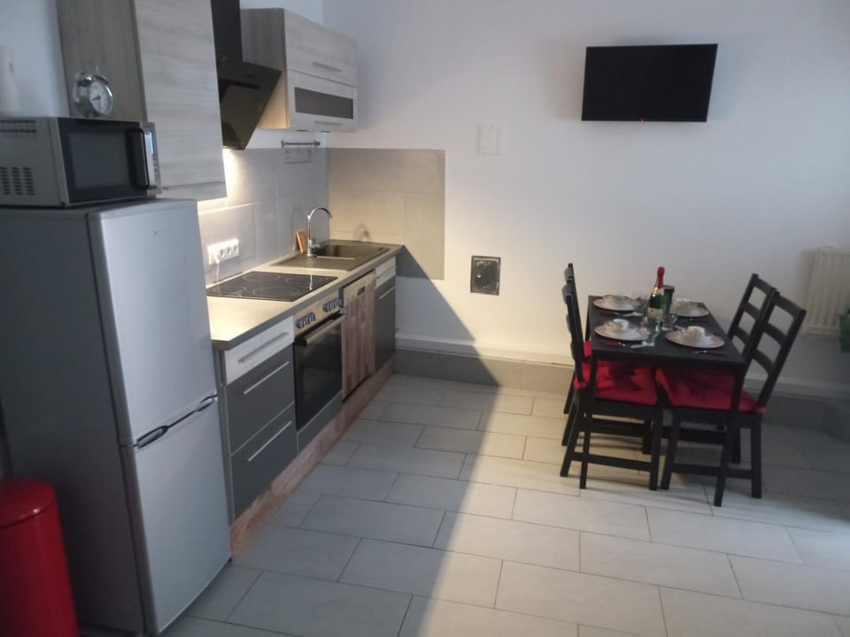 TV and multimedia, Kitchen or kitchenette, Dining area