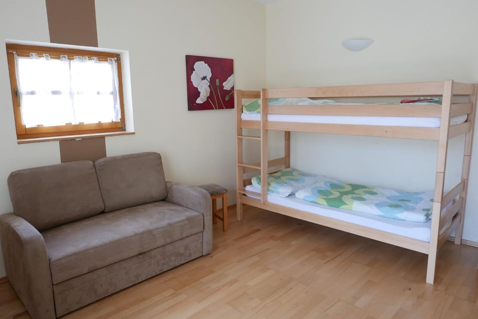 Bedroom, bunk bed