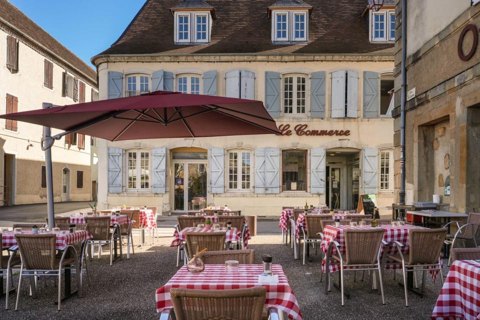 Property building, Patio, Restaurant/places to eat
