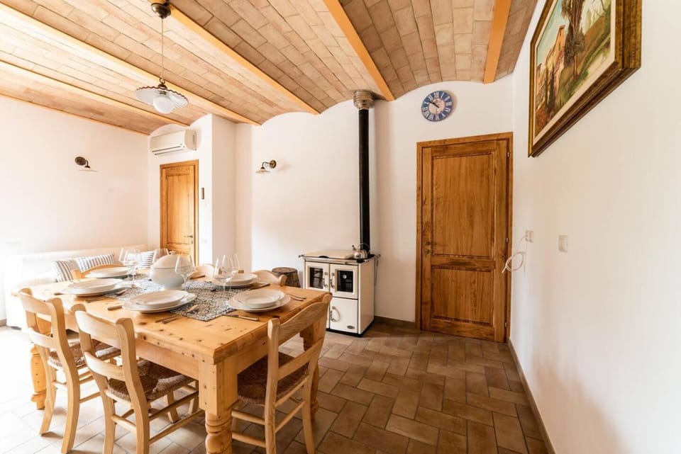 Living room, Seating area, Dining area, minibar, pet friendly
