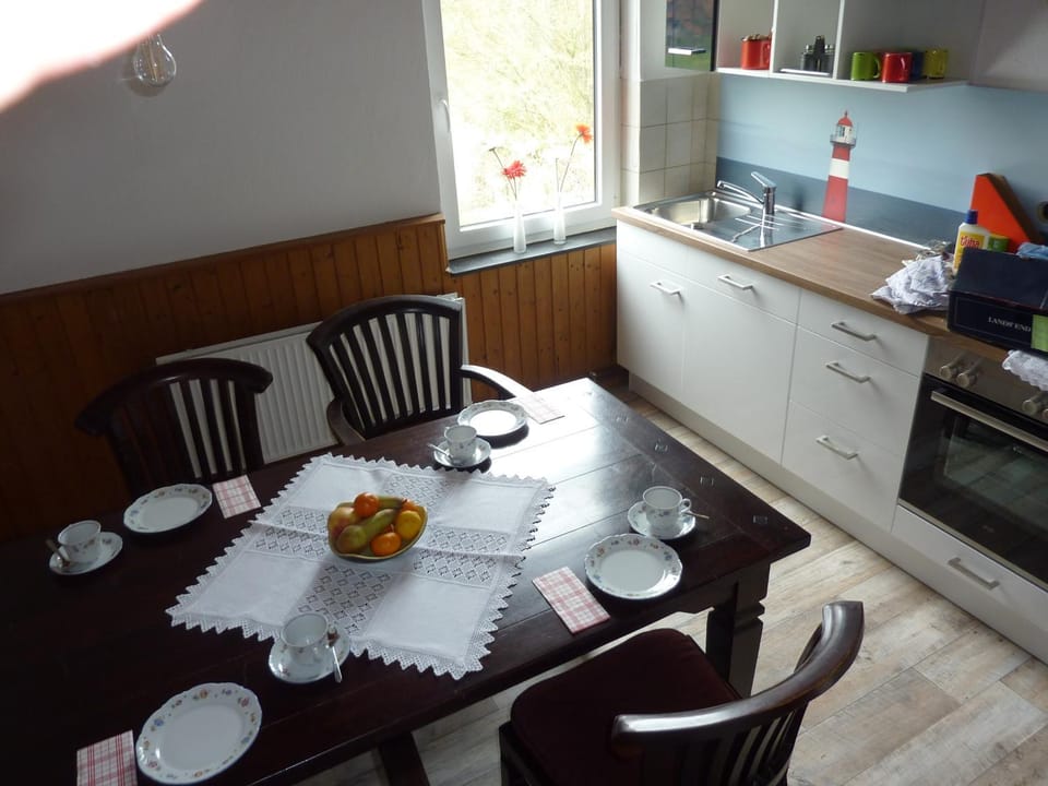 Coffee/tea facilities, Kitchen or kitchenette, Other, Decorative detail, Dining area