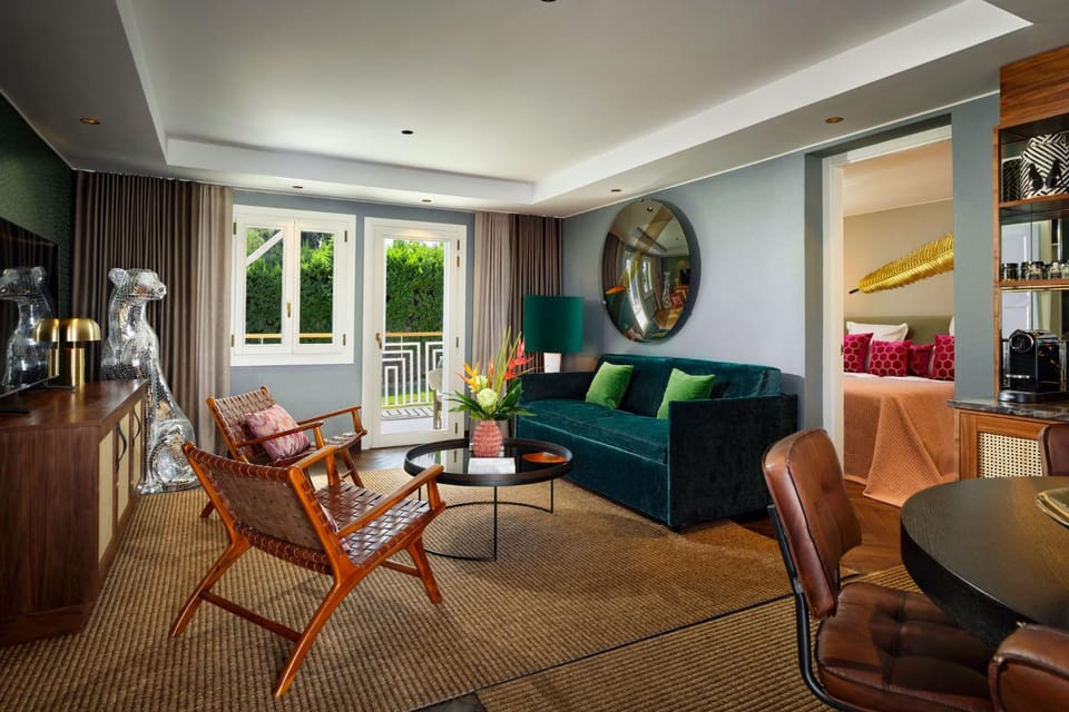 TV and multimedia, Coffee/tea facilities, View (from property/room), Balcony/Terrace, Living room, Seating area, Dining area, Bedroom, Garden view, Mountain view, Pool view, minibar