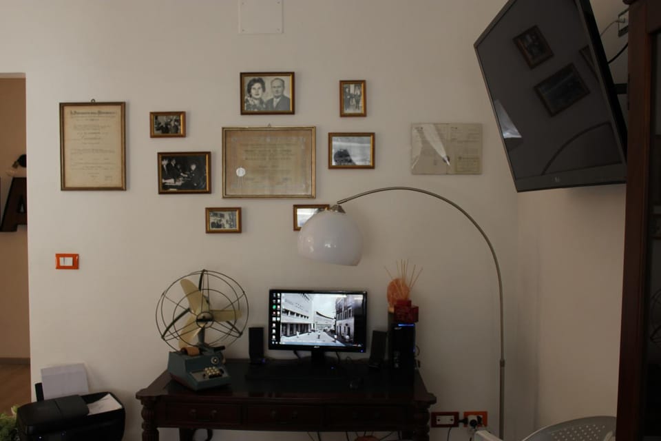 Communal lounge/ TV room