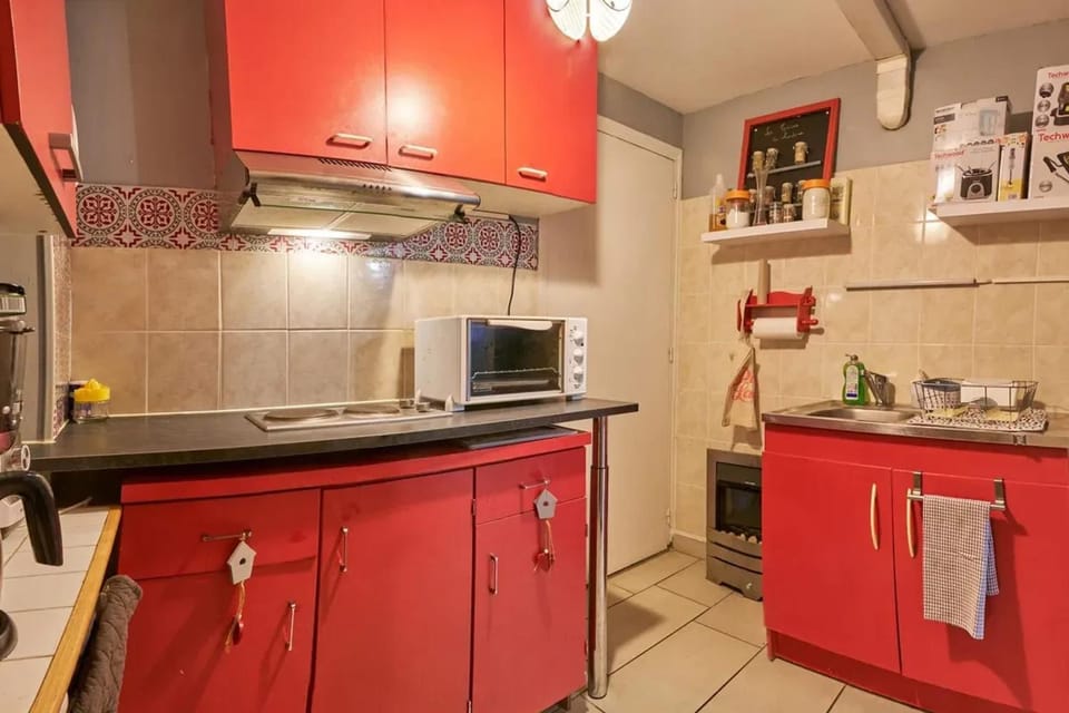Kitchen or kitchenette