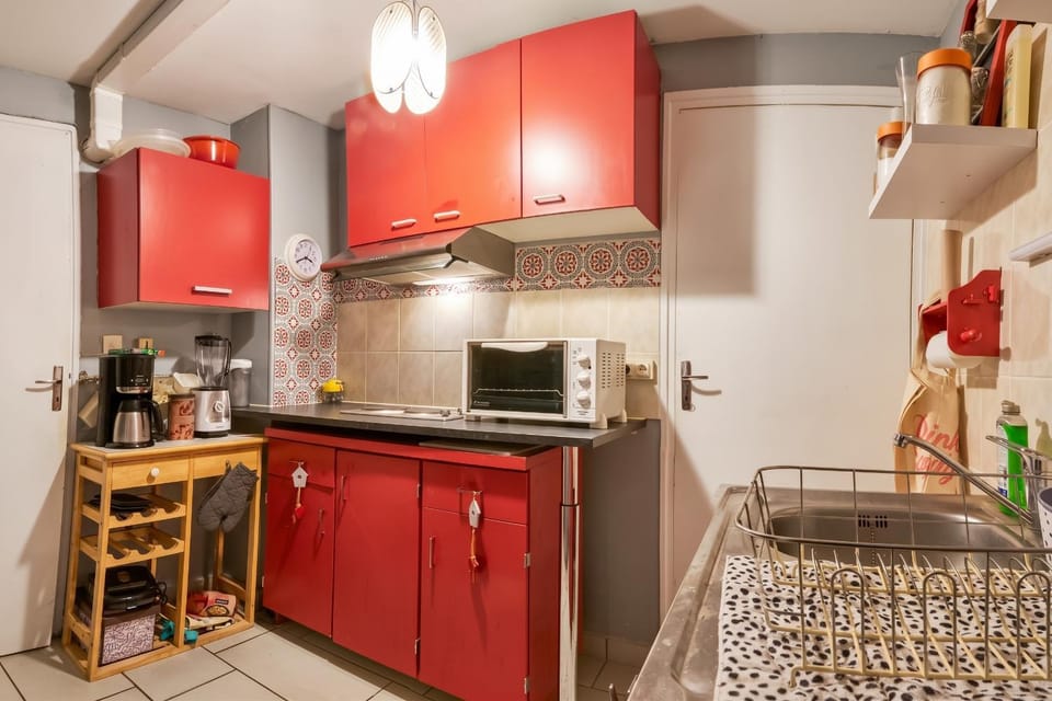 Kitchen or kitchenette