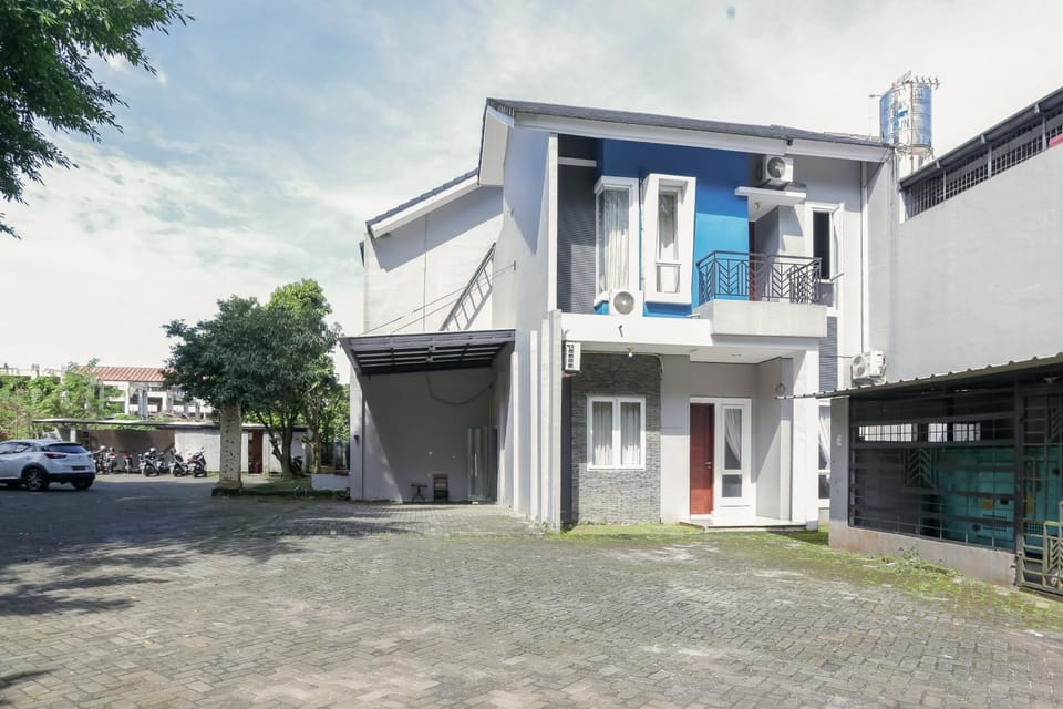 Facade/entrance