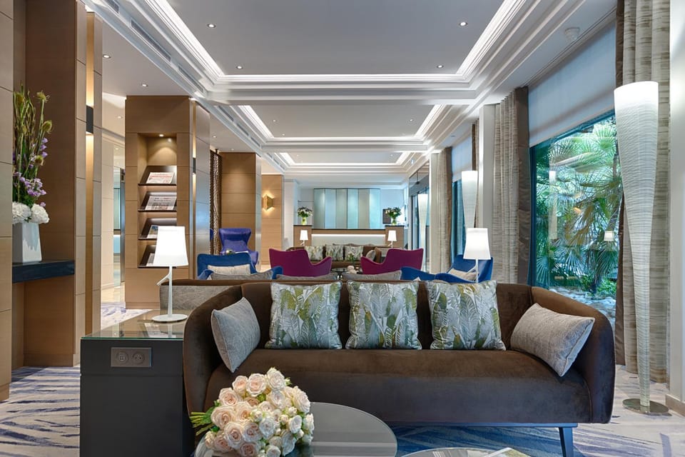 Living room, Lobby or reception, Decorative detail, hair dresser