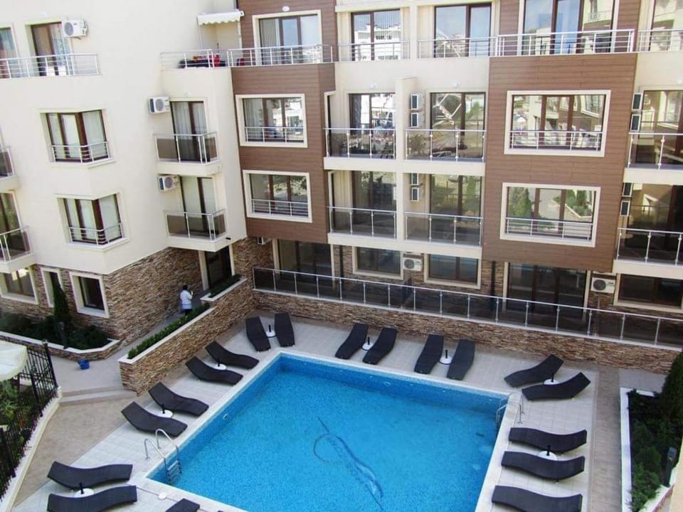 Swimming pool, Swimming pool
