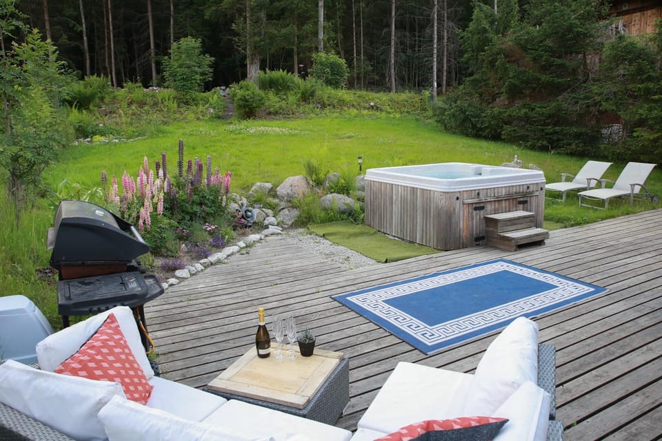 BBQ facilities, Garden, Hot Tub, Seating area