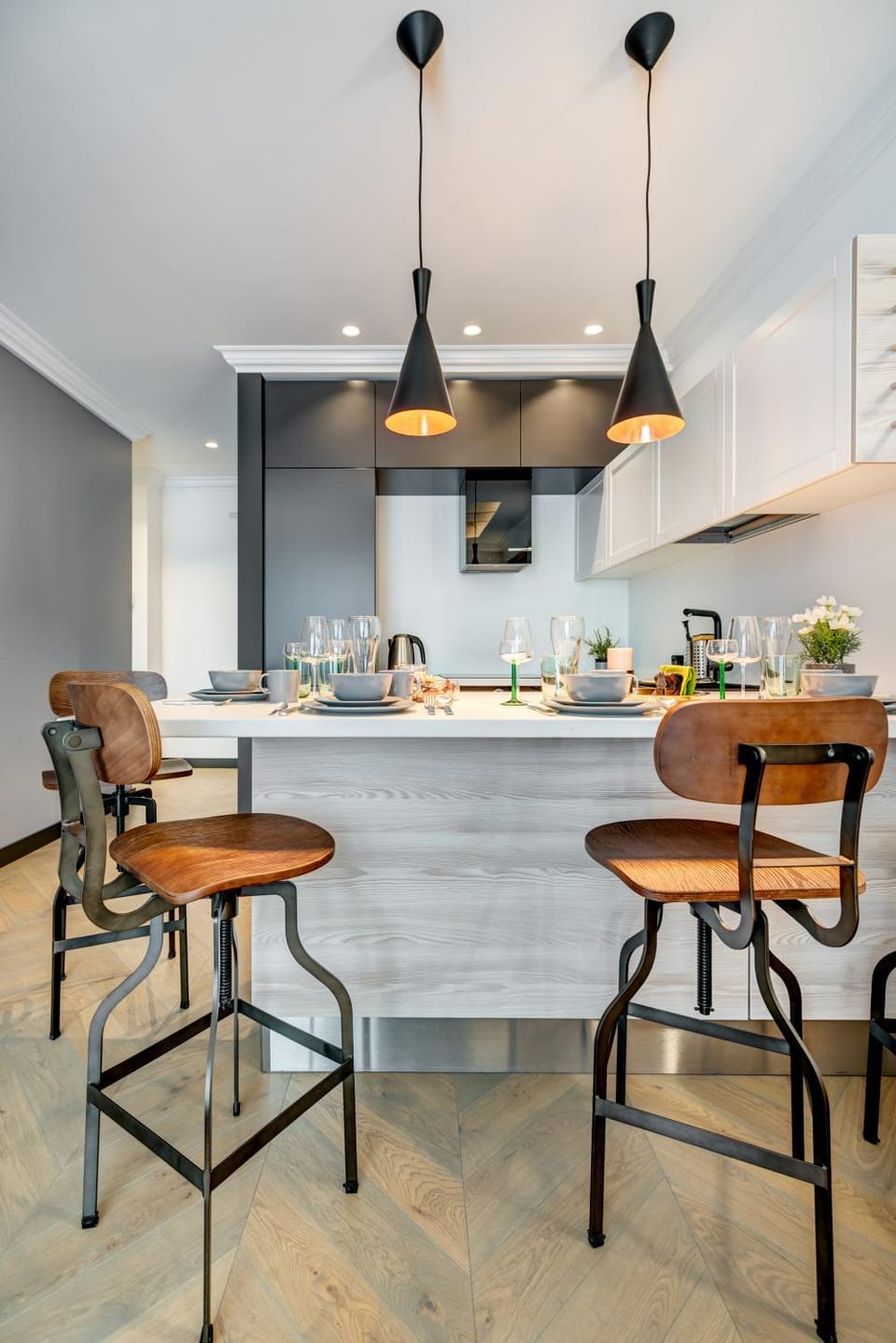 Kitchen or kitchenette, Dining area