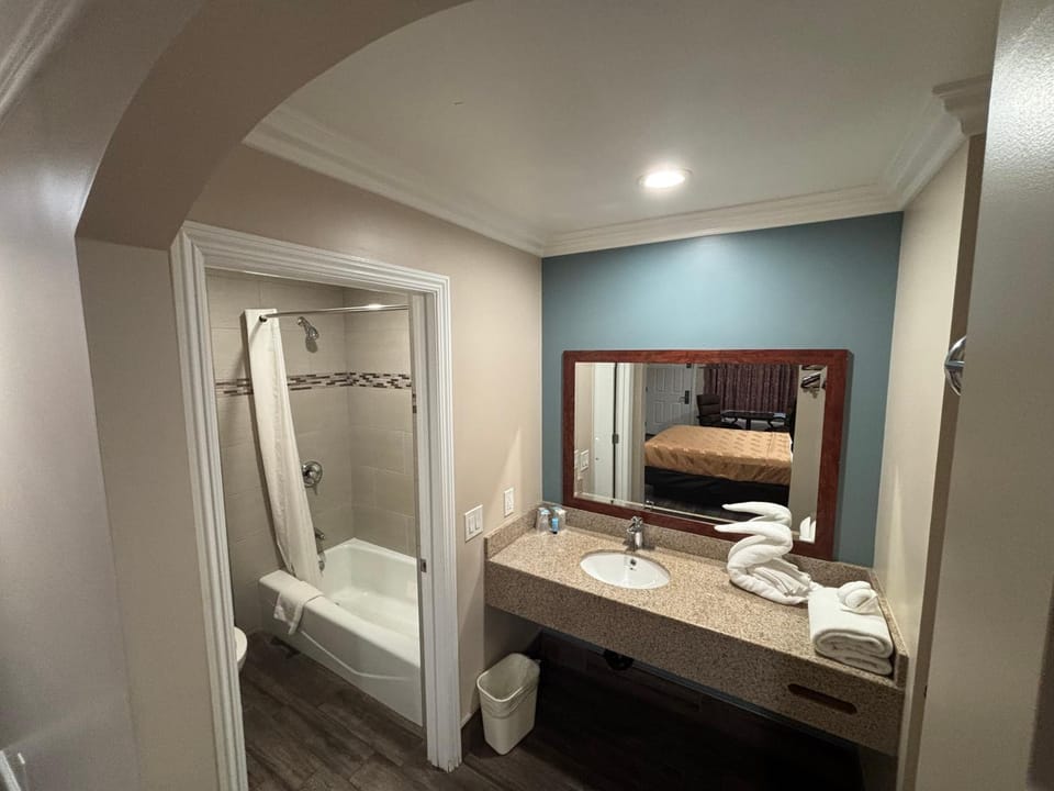 Bathroom, Bath, towels