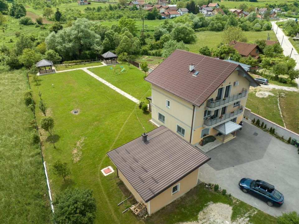 Property building, Bird's eye view, Location, Parking