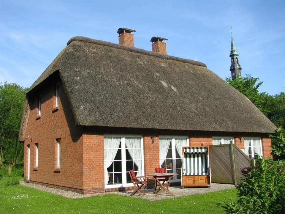 Property building, Day, Garden, Garden view