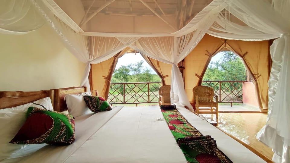 Bed, Bedroom, Garden view