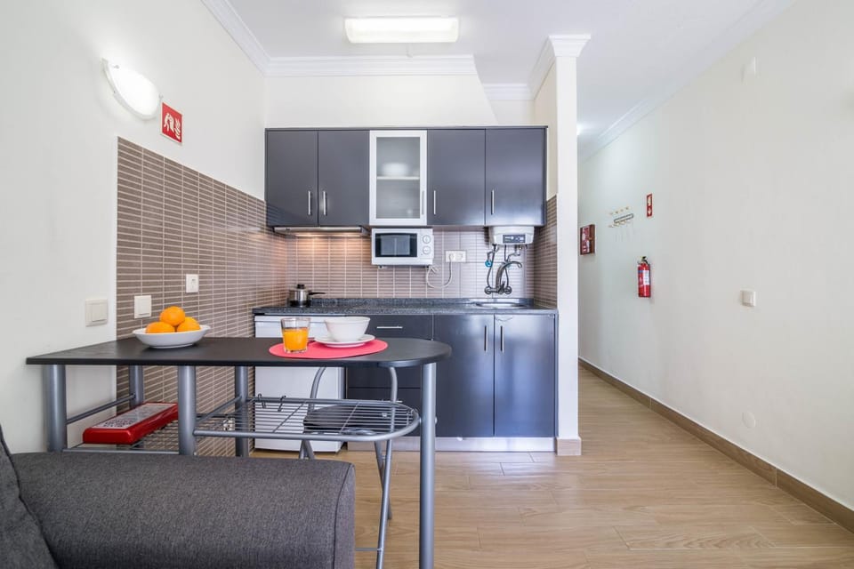 Property building, Kitchen or kitchenette, Living room