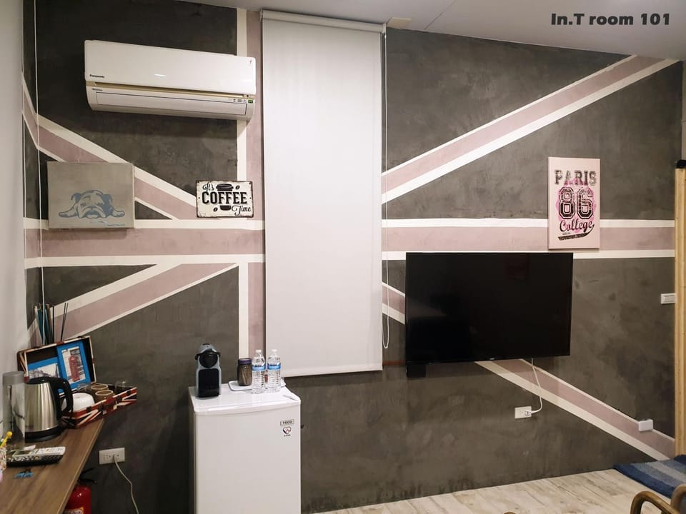 TV and multimedia, Coffee/tea facilities, Photo of the whole room, Decorative detail