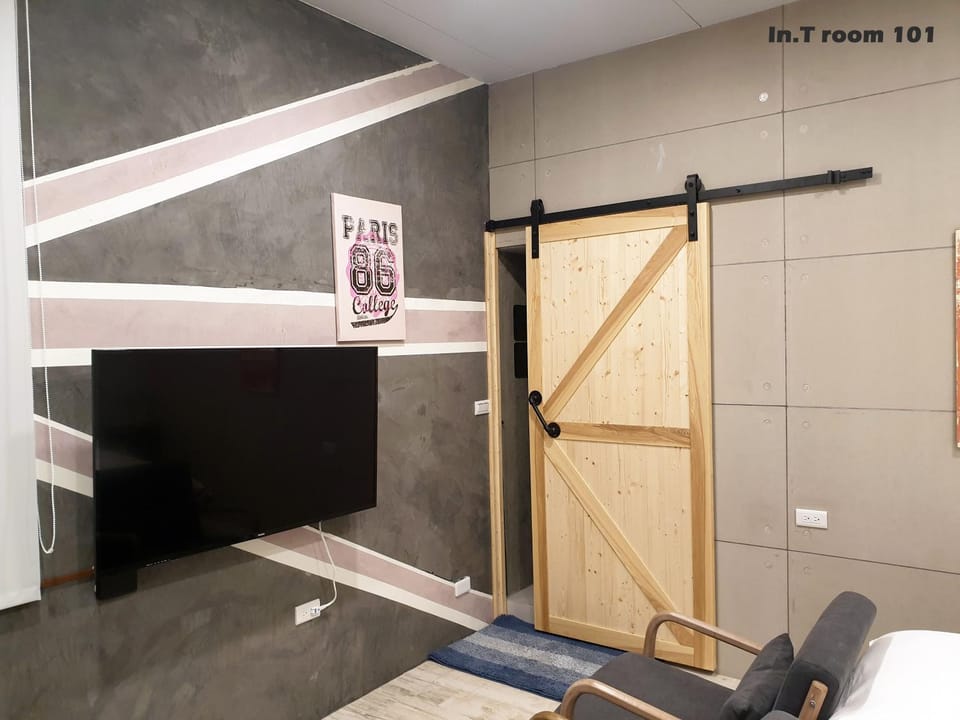 Bathroom, TV and multimedia, Bedroom