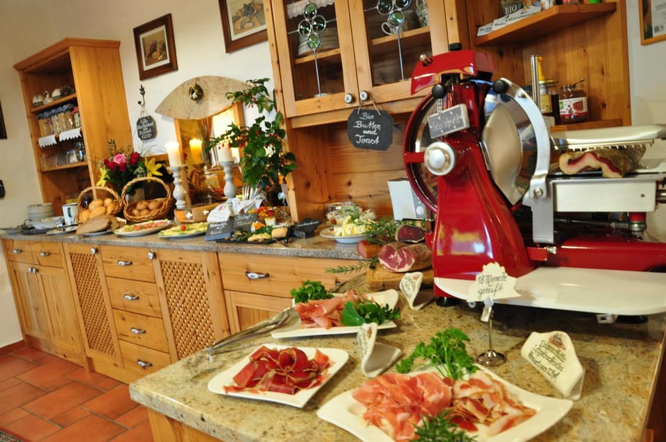 Food and drinks, Dining area, Food, Buffet breakfast