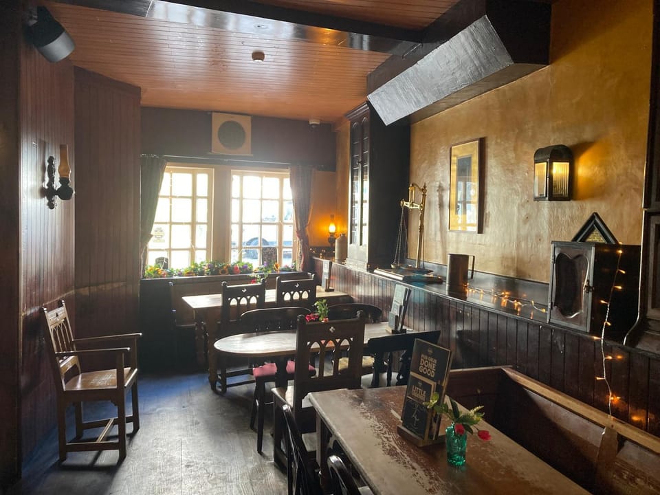 Restaurant/places to eat, Lounge or bar, Food and drinks