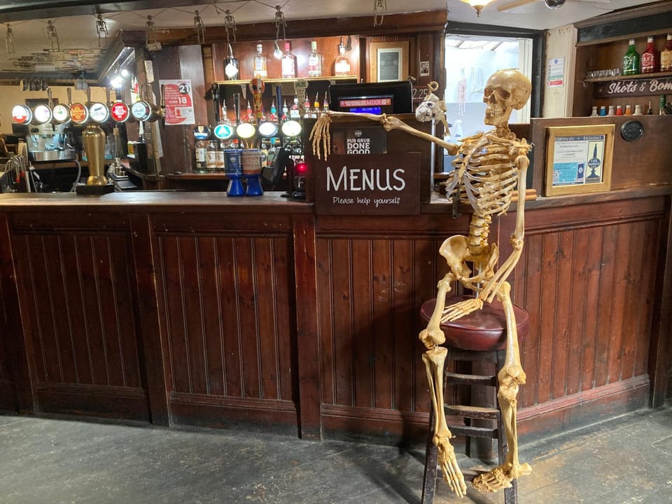 Restaurant/places to eat, Lounge or bar, Food and drinks