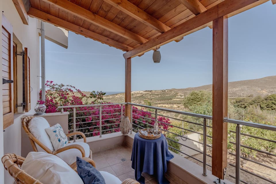 Spring, Day, View (from property/room), Balcony/Terrace, Seating area, Mountain view
