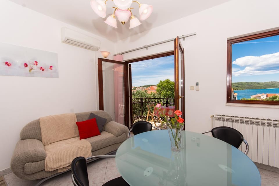 Apartman MINA Apartment in Okrug Gornji
