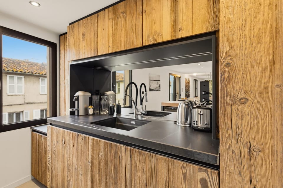 Coffee/tea facilities, Kitchen or kitchenette, minibar, stove, toaster