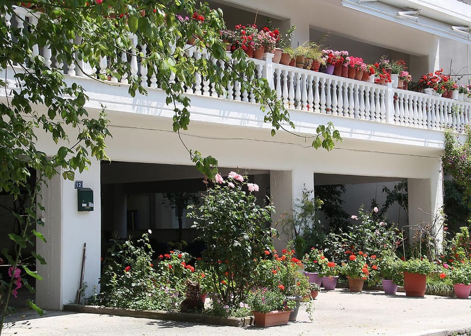 Property building, Balcony/Terrace, Garden view
