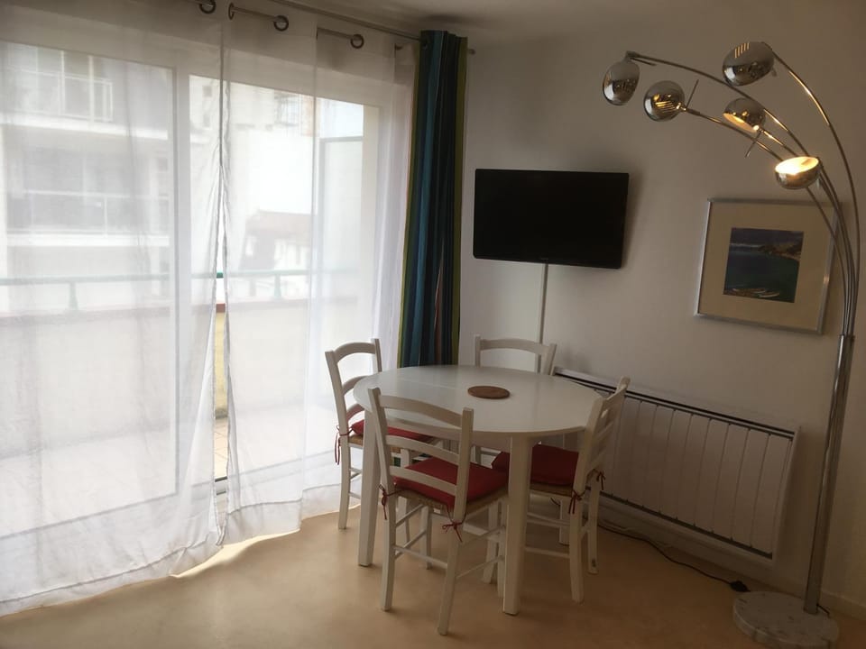 TV and multimedia, Dining area