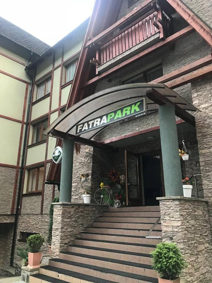 Facade/entrance