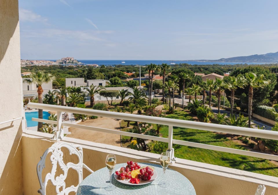 View (from property/room), Balcony/Terrace, City view, Garden view, Landmark view, Mountain view, Sea view