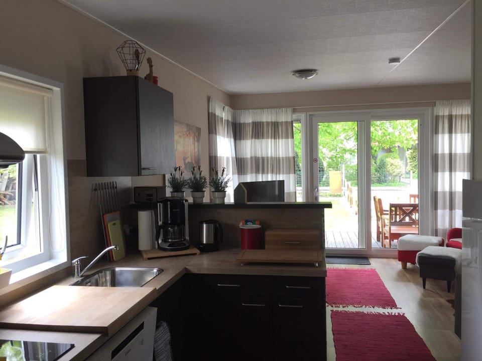 Kitchen or kitchenette, Living room, Seating area