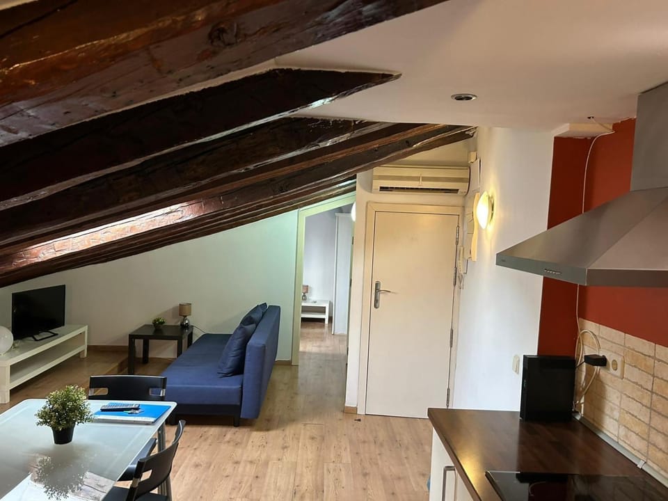 Communal lounge/ TV room, TV and multimedia, Living room, Dining area