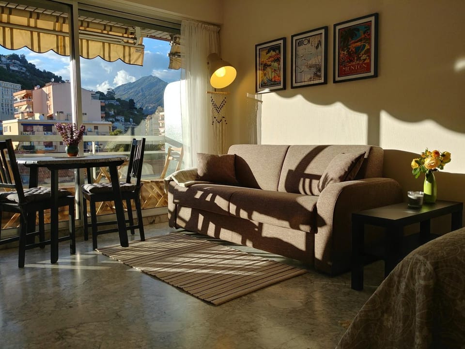 Living room, Mountain view