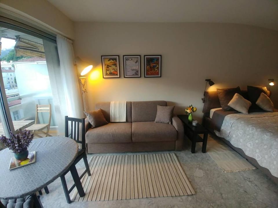 Living room, Photo of the whole room, Seating area