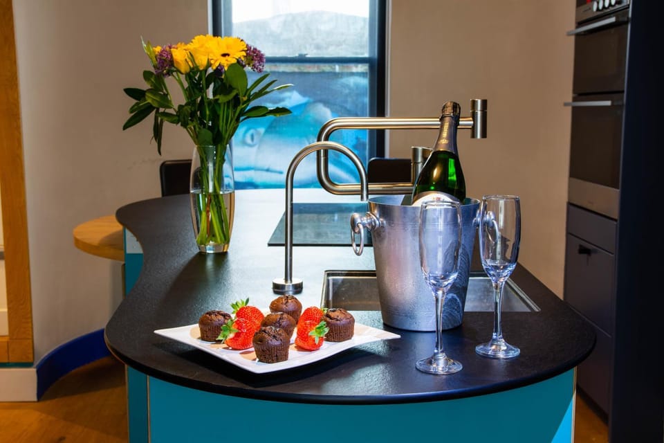 Funky Home by the Pier, 3 Bedrooms, Sleeps 10 Apartment in Brighton