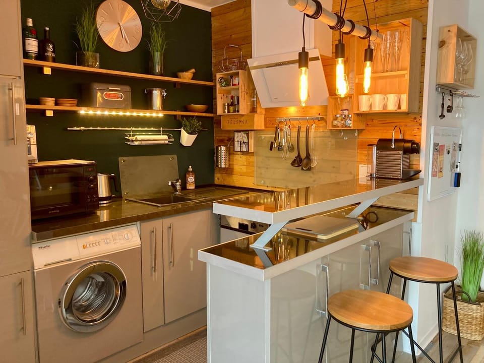 Lounge or bar, dishwasher, minibar, stove, washing machine, kitchen