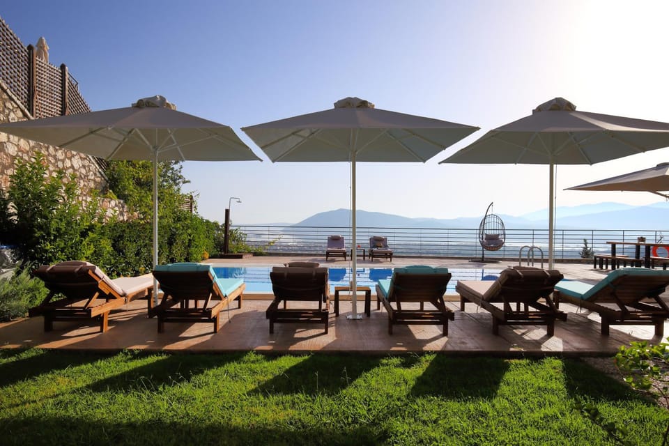 Pool view, Swimming pool, sunbed