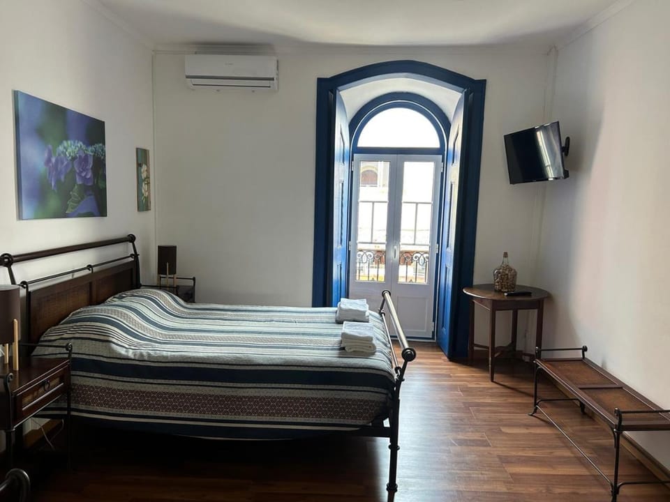 Bed, Bedroom, air conditioner